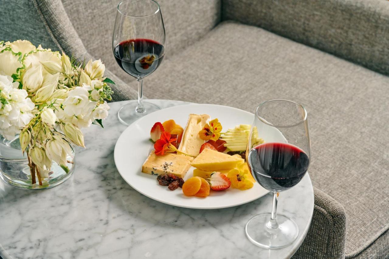 쉐라톤 멜버른 호텔 멜번 외부 사진 Cheese and wine